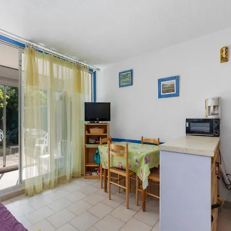 Studio For 4 *